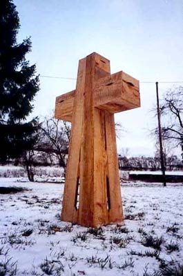 Kreuz vor der Verbrennung, Eiche, h=250 cm